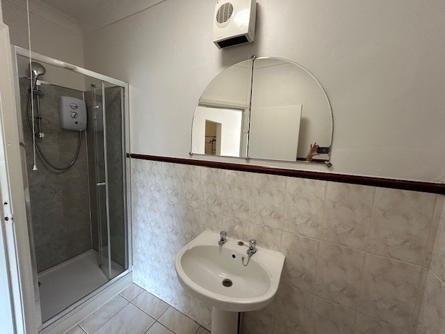 PHOTO BATHROOM